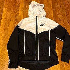 Nike women’s lightweight jacket, black and white zip up front
